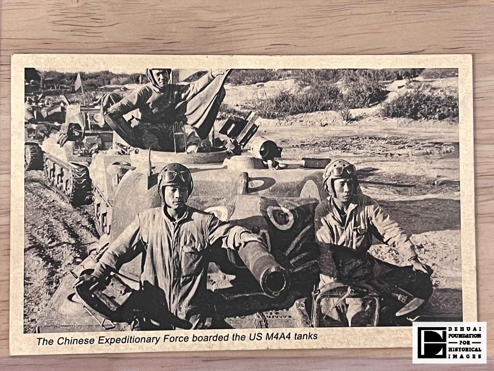 TFA-CA-137 — Face of the card: three soldiers on a Sherman-type tank, with the printed caption “The Chinese Expeditionary Force boarded the US M4A4 tanks”.